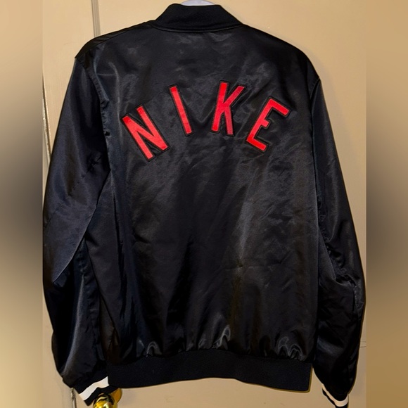 Nike Varsity Bomber Jacket// MENS// Medium// Satin// Unisex// lightly used//